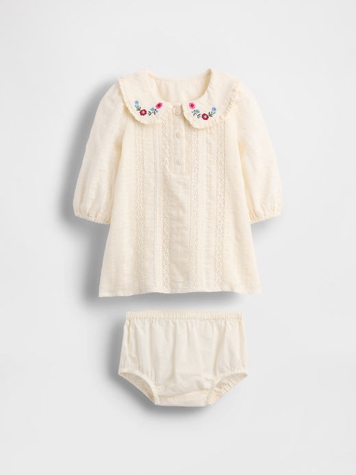 robe brodée pour bébé