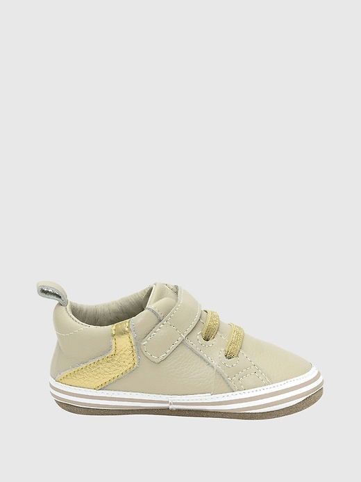 robeez baby addie premiers coups de pied