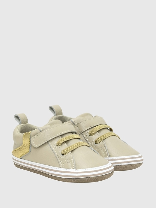 robeez baby addie premiers coups de pied