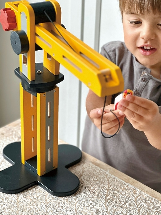 grue jaune pour tout-petits little builder