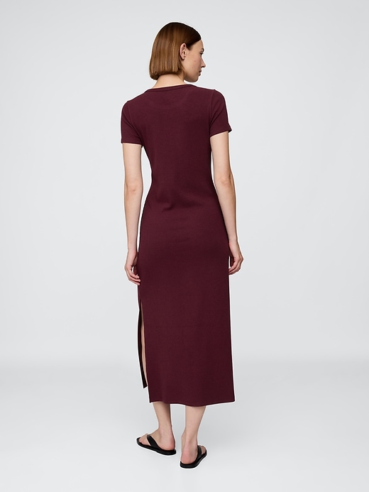 robe t-shirt maxi côtelée moderne