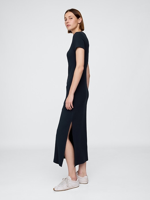 robe t-shirt maxi côtelée moderne