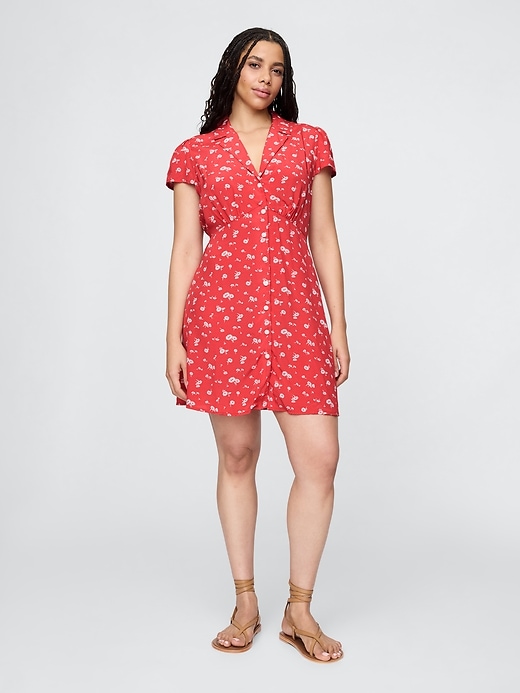 robe courte fleurie en crêpe