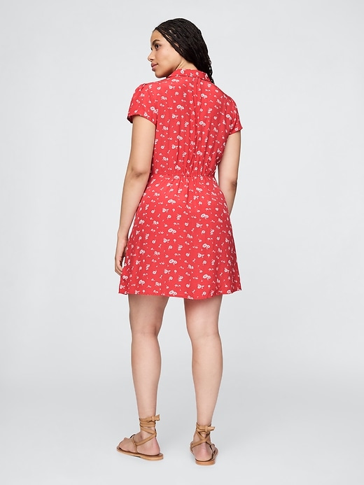 robe courte fleurie en crêpe