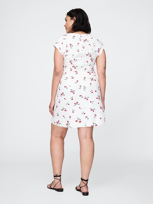 robe courte en lin mélangé à manches courtes