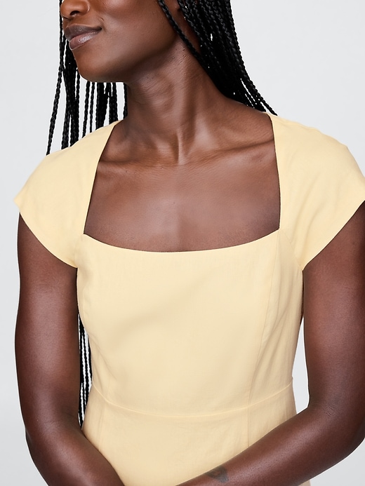 robe courte en lin mélangé à manches courtes