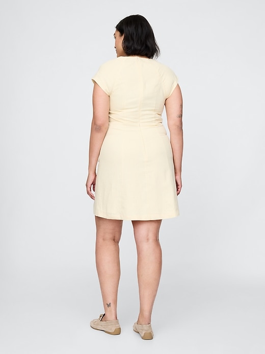 robe courte en lin mélangé à manches courtes