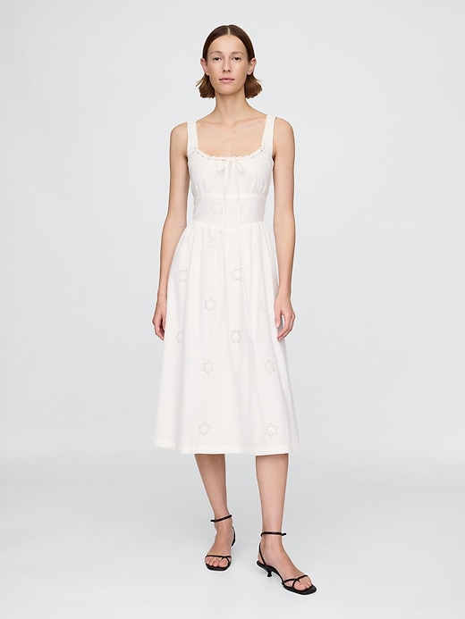 robe à œillets et col rond