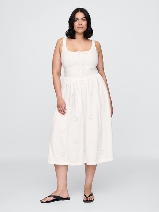 robe à œillets et col rond