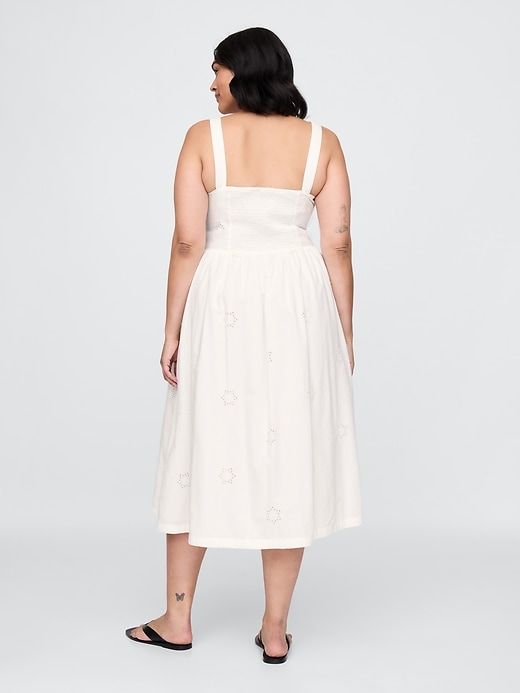 robe à œillets et col rond