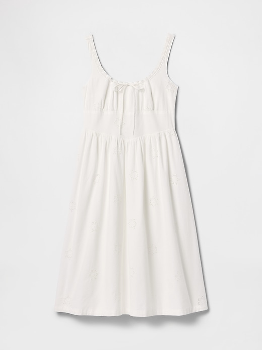 robe à œillets et col rond