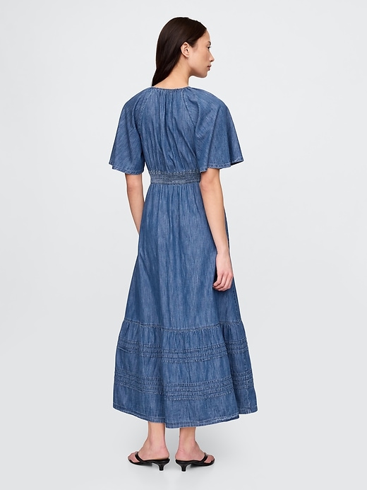 robe longue à volants et manches papillon