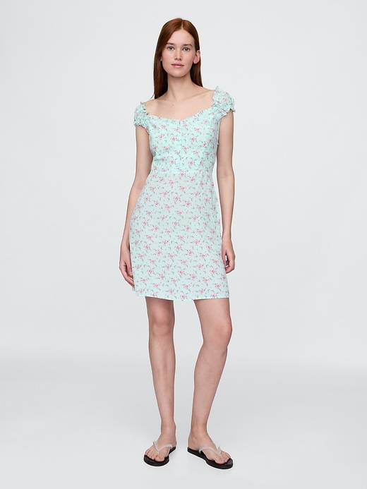 robe courte à manches bouffantes et décolleté cœur