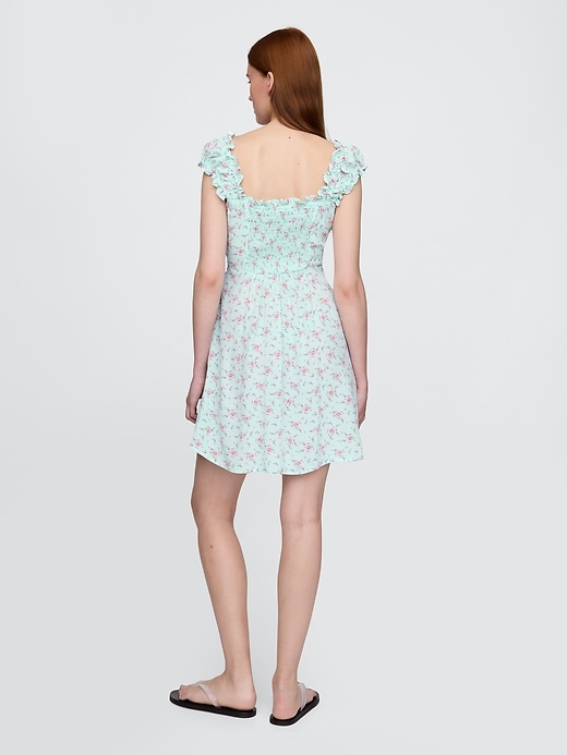 robe courte à manches bouffantes et décolleté cœur