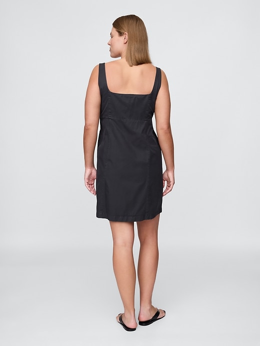 robe boutonnée froncée sur le devant