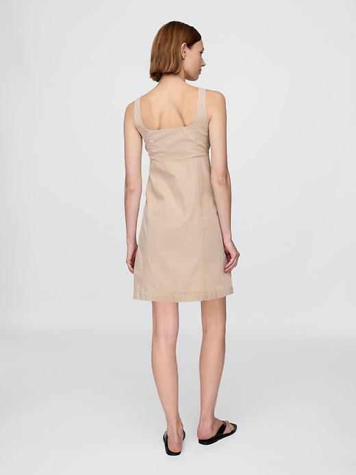 robe boutonnée froncée sur le devant