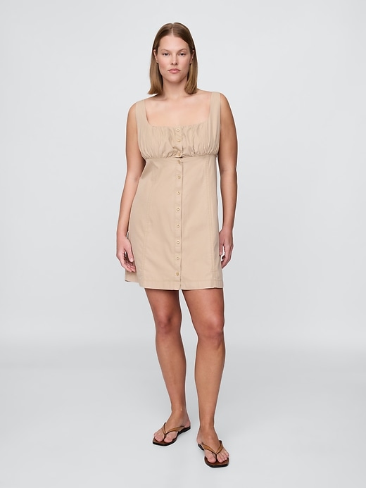 robe boutonnée froncée sur le devant
