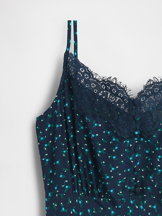 robe longue en crêpe à décolleté cœur et bordure en dentelle