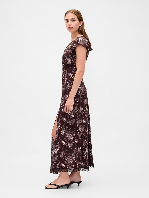 robe longue en crêpe à col en v ornée de dentelle