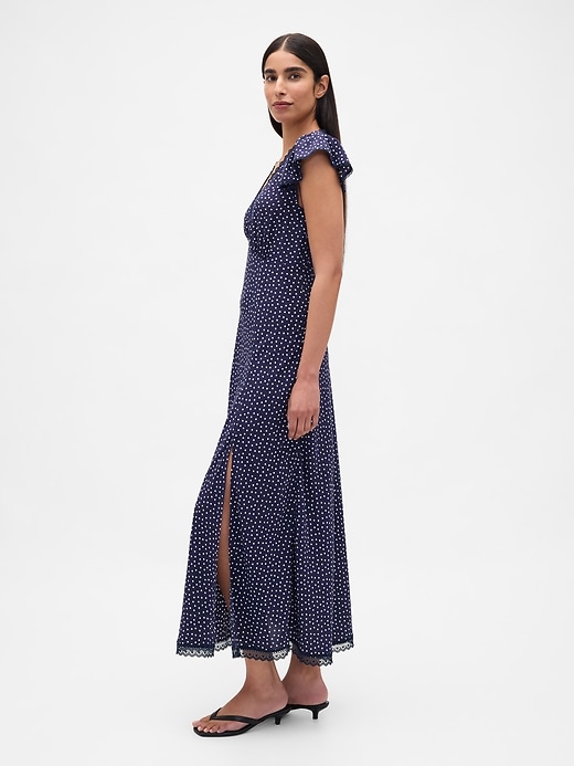robe longue en crêpe à col en v ornée de dentelle