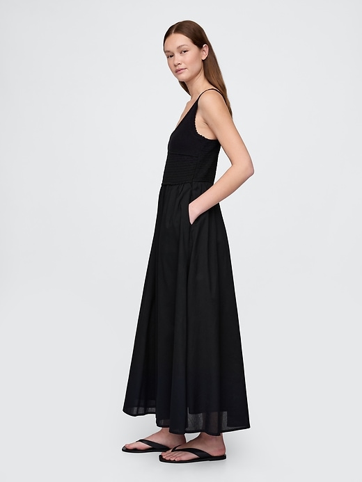 robe maxi en crochet et techniques mixtes