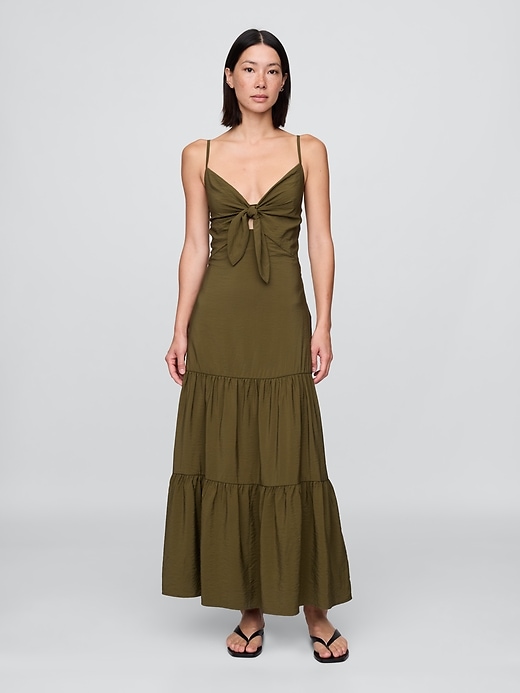 robe longue à volants et nœud sur le devant