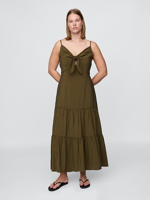 robe longue à volants et nœud sur le devant