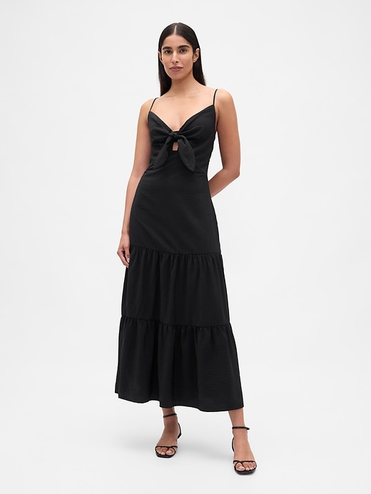 robe longue à volants et nœud sur le devant