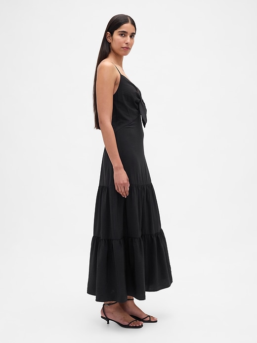 robe longue à volants et nœud sur le devant