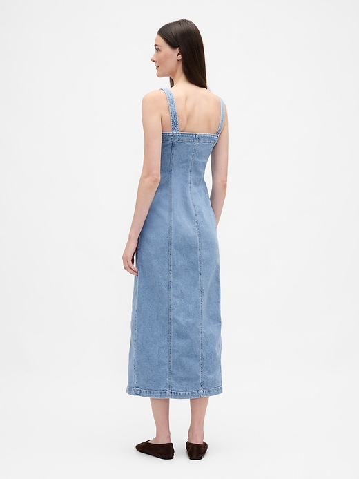 robe longue en jean à coutures apparentes et boutons sur le devant
