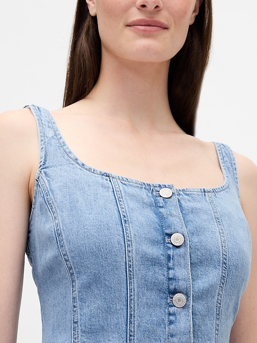 robe longue en jean à coutures apparentes et boutons sur le devant