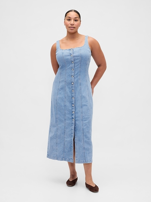 robe longue en jean à coutures apparentes et boutons sur le devant