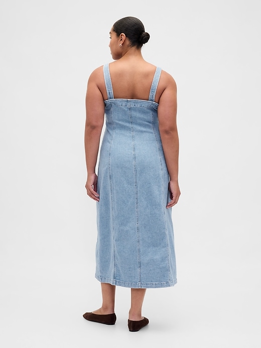 robe longue en jean à coutures apparentes et boutons sur le devant