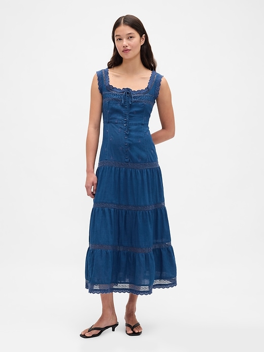 robe longue à volants ornée de dentelle