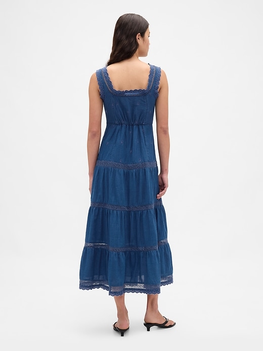 robe longue à volants ornée de dentelle