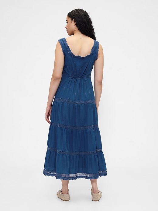 robe longue à volants ornée de dentelle