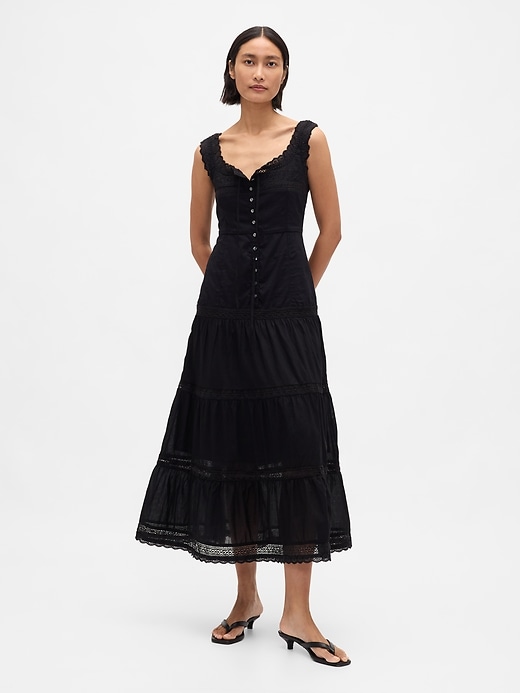 robe longue à volants ornée de dentelle
