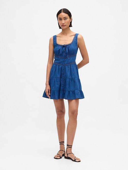 robe courte à volants ornée de dentelle