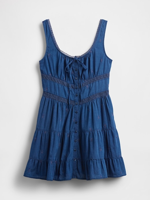 robe courte à volants ornée de dentelle