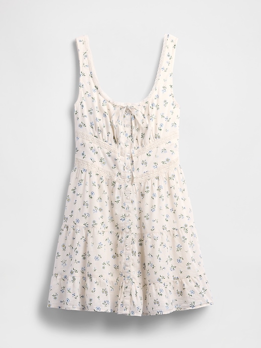 robe courte à volants ornée de dentelle