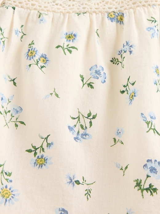 robe courte à volants ornée de dentelle
