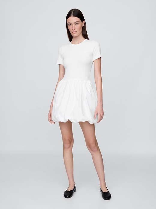 robe mini à bulles moderne en techniques mixtes