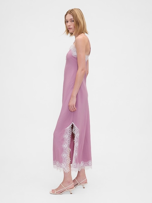 robe nuisette longue à bordure en dentelle