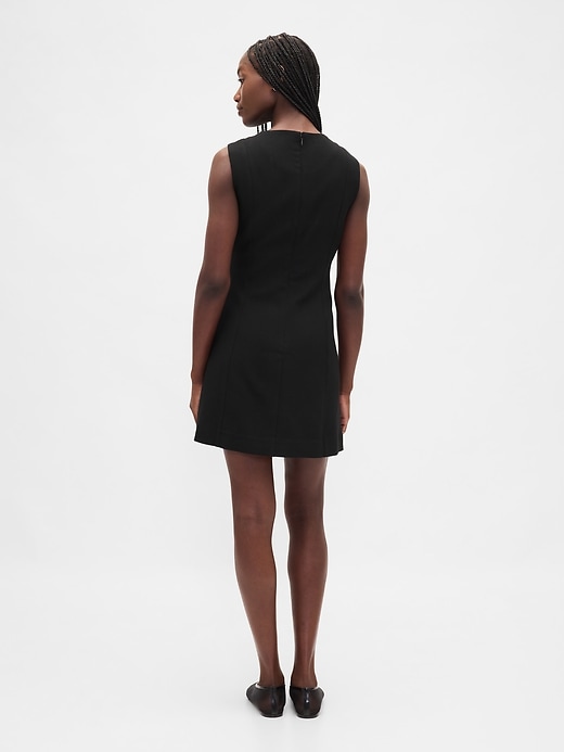 robe courte à col montant