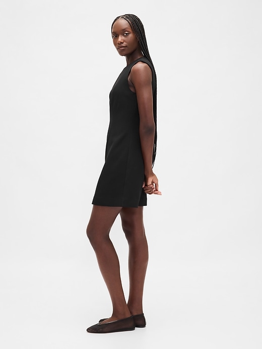 robe courte à col montant