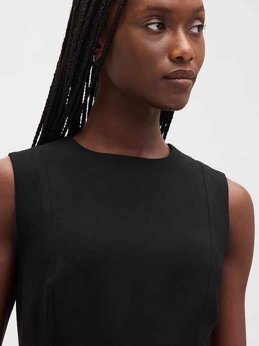 robe courte à col montant