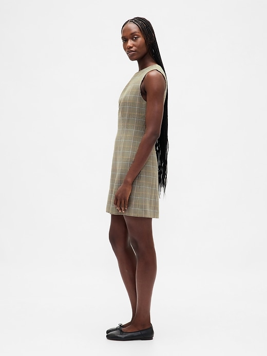 robe courte à col montant