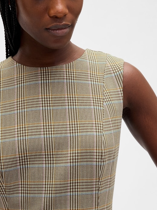 robe courte à col montant