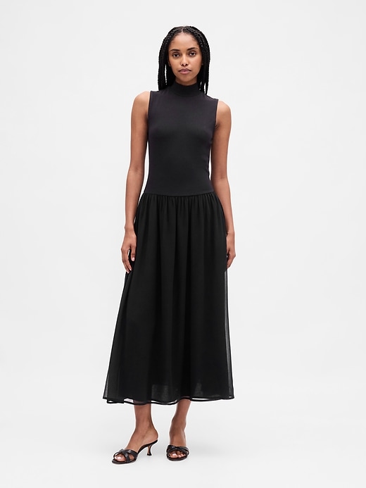 robe maxi moderne à col montant et matières mixtes