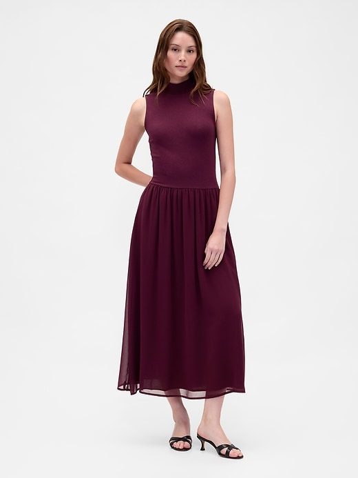 robe maxi moderne à col montant et matières mixtes